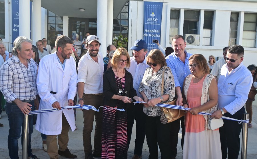 Inauguración de las obras de Reacondicionamiento de la Explanada del Hospital de Rocha
