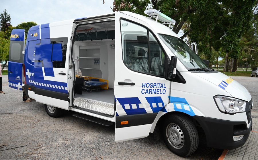 ASSE entregó ambulancia especializada 0 Km para el Hospital de Carmelo