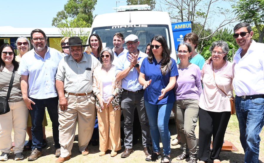 Entrega de ambulancia 0km en Paso de los Mellizos