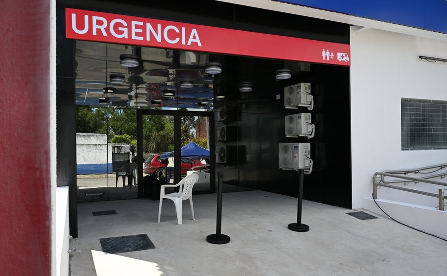 Sauce inauguró puerta de Emergencia y presentó una policlínica renovada